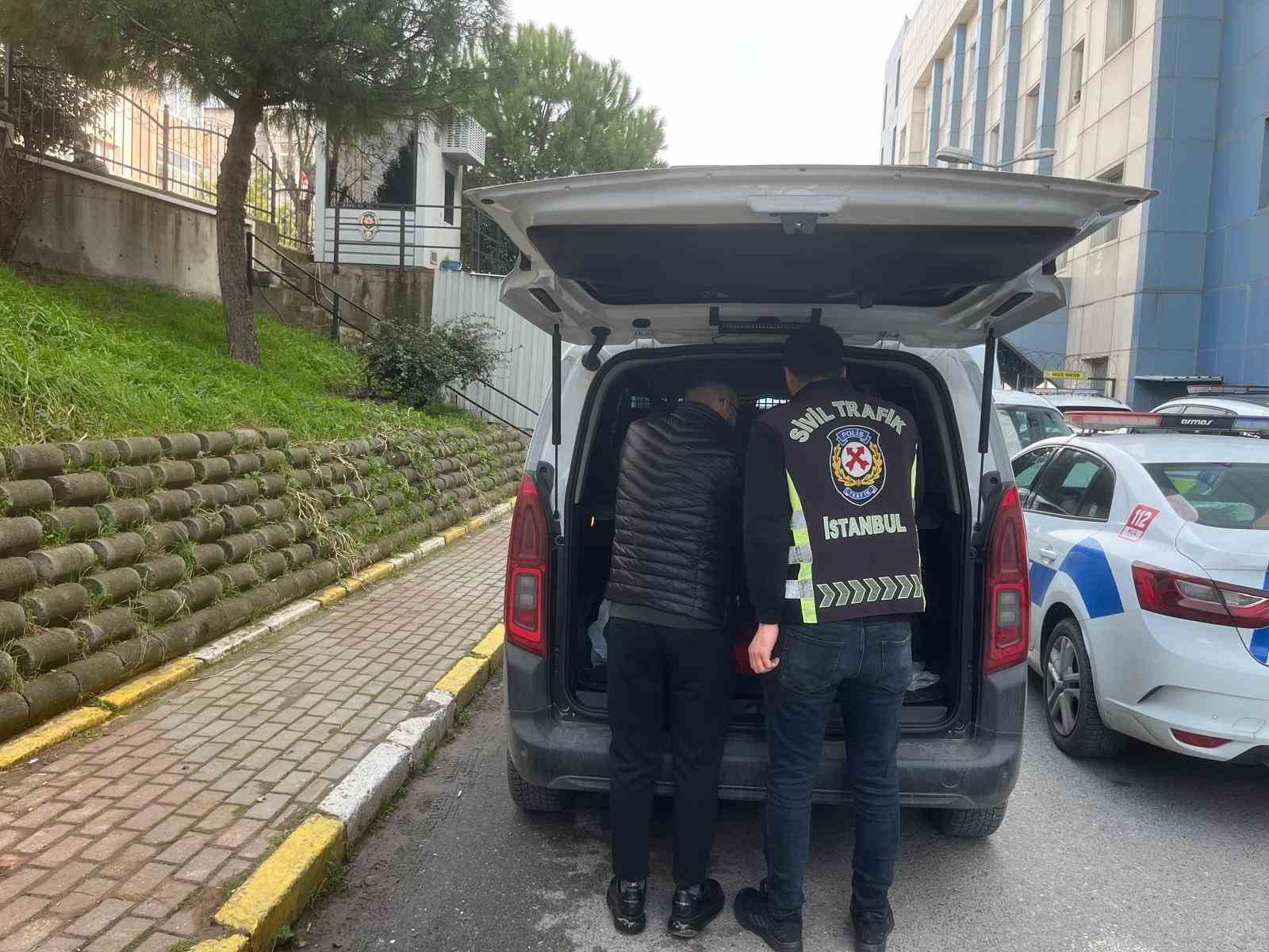 Avcılar’da trafik kullarını ihlal eden sürücüye 6 bin 457 TL ceza 4 avcilarda trafik kullarini ihlal eden surucuye 6 bin 457 tl ceza 0 EQHzB11s