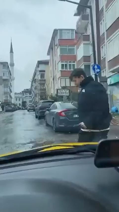 avcilarda trafikte takip ettigi surucuye tehditler savuran sahis yakalandi 1 lQMmIyZP