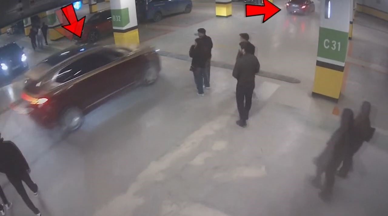 AVM otoparkında drift yapan 5 sürücüye 700 bin lira ceza, aynı suçu işleyen sürücü ehliyetinden oldu 5 avm otoparkinda drift yapan 5 surucuye 700 bin lira ceza ayni sucu isleyen surucu HPw4skKj