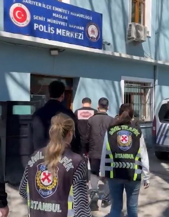 AVM otoparkında drift yapan 5 sürücüye 700 bin lira ceza, aynı suçu işleyen sürücü ehliyetinden oldu 6 avm otoparkinda drift yapan 5 surucuye 700 bin lira ceza ayni sucu isleyen surucu QVcgAOfW