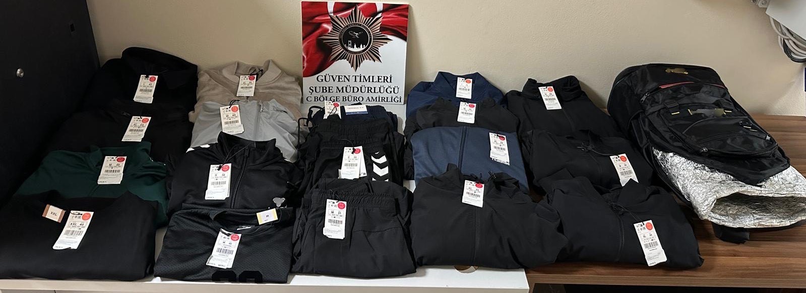 avmlerde kiyafet deneme bahanesiyle 1 milyon liralik vurgun nefes kesen operasyon kamerada 2 WyrwnwmU