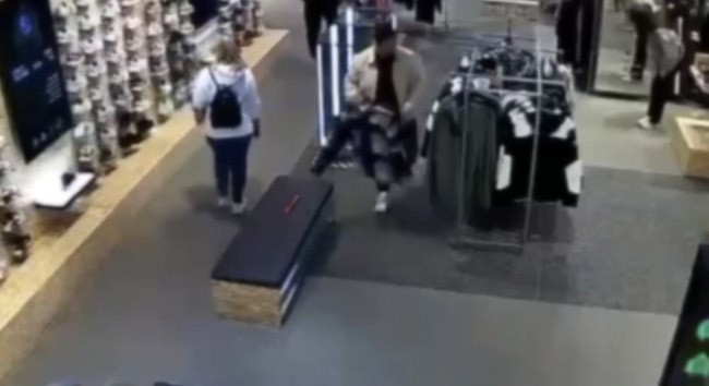 avmlerde kiyafet deneme bahanesiyle 1 milyon liralik vurgun nefes kesen operasyon kamerada 3 Uha6Pf1H