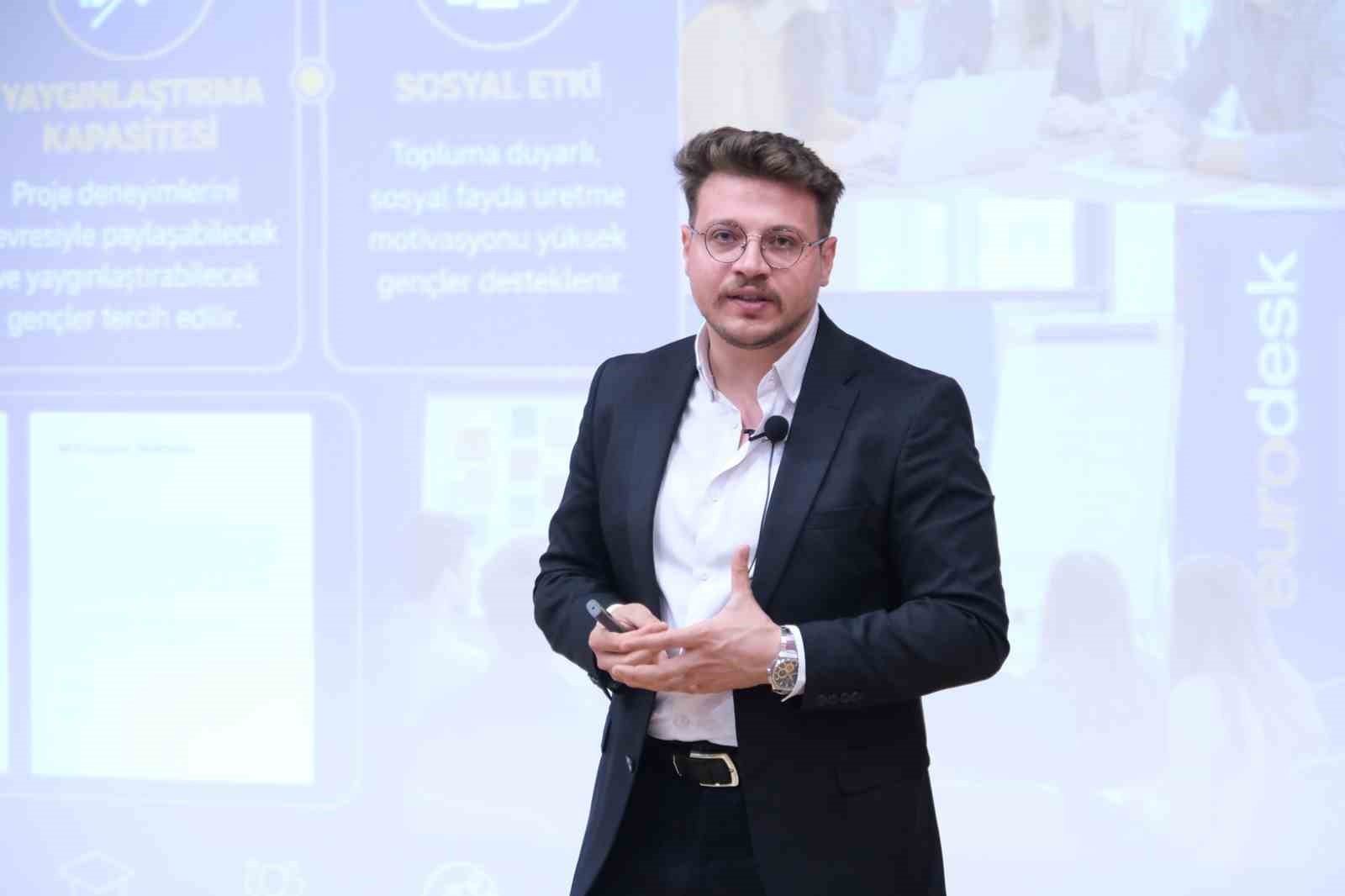 avrupa firsatlari universite ogrencileriyle bulustu 4 fhBLpIBk