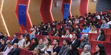 avrupa-firsatlari-universite-ogrencileriyle-bulustu-VIVQMHpj.jpg