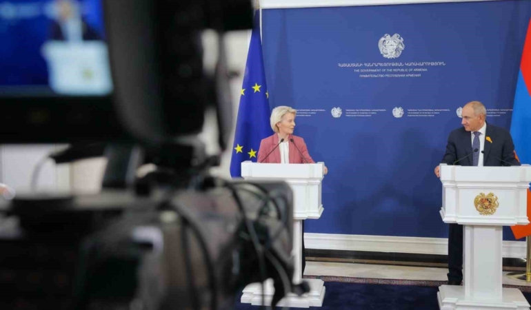 avrupa-komisyonu-baskani-leyen-pasinyan-ile-gorustu-RymexNOs.jpg