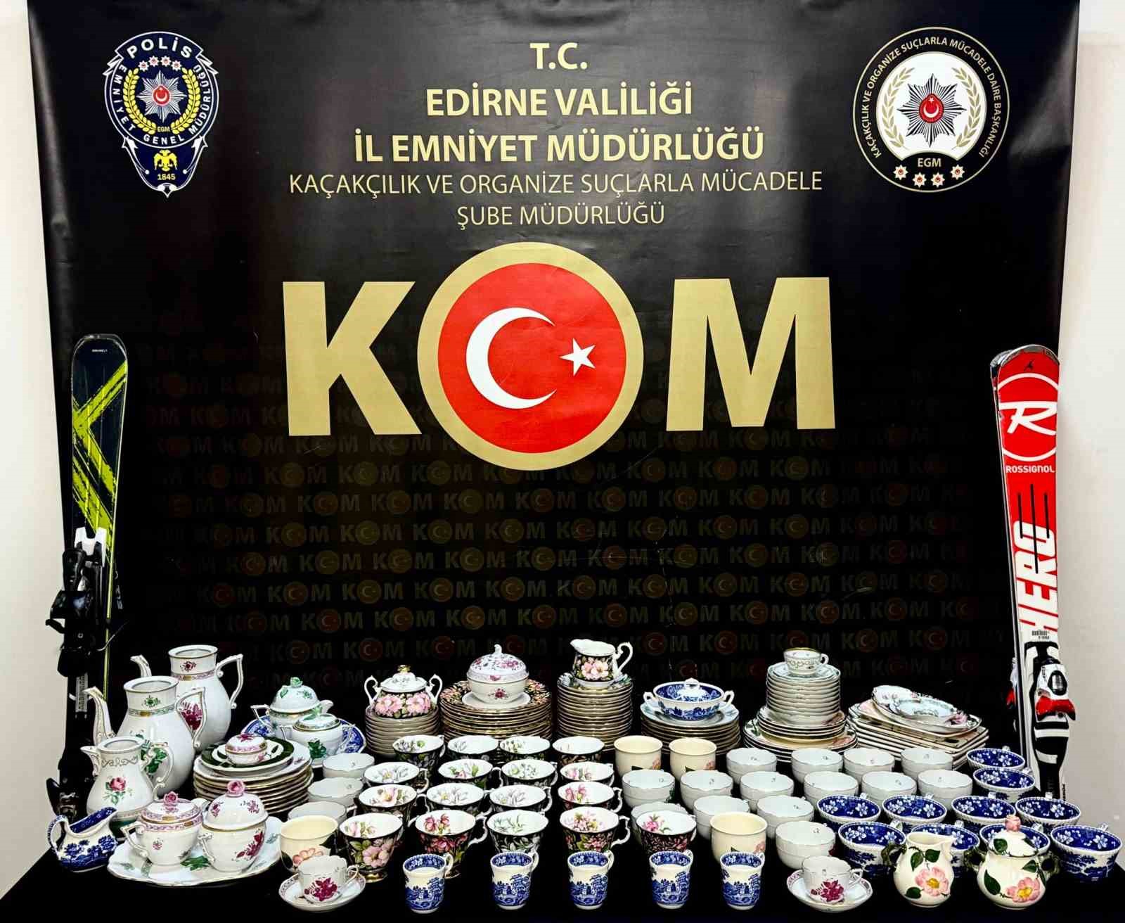 avrupadan kacak getirilen 128 el sanati eser ele gecirildi 1