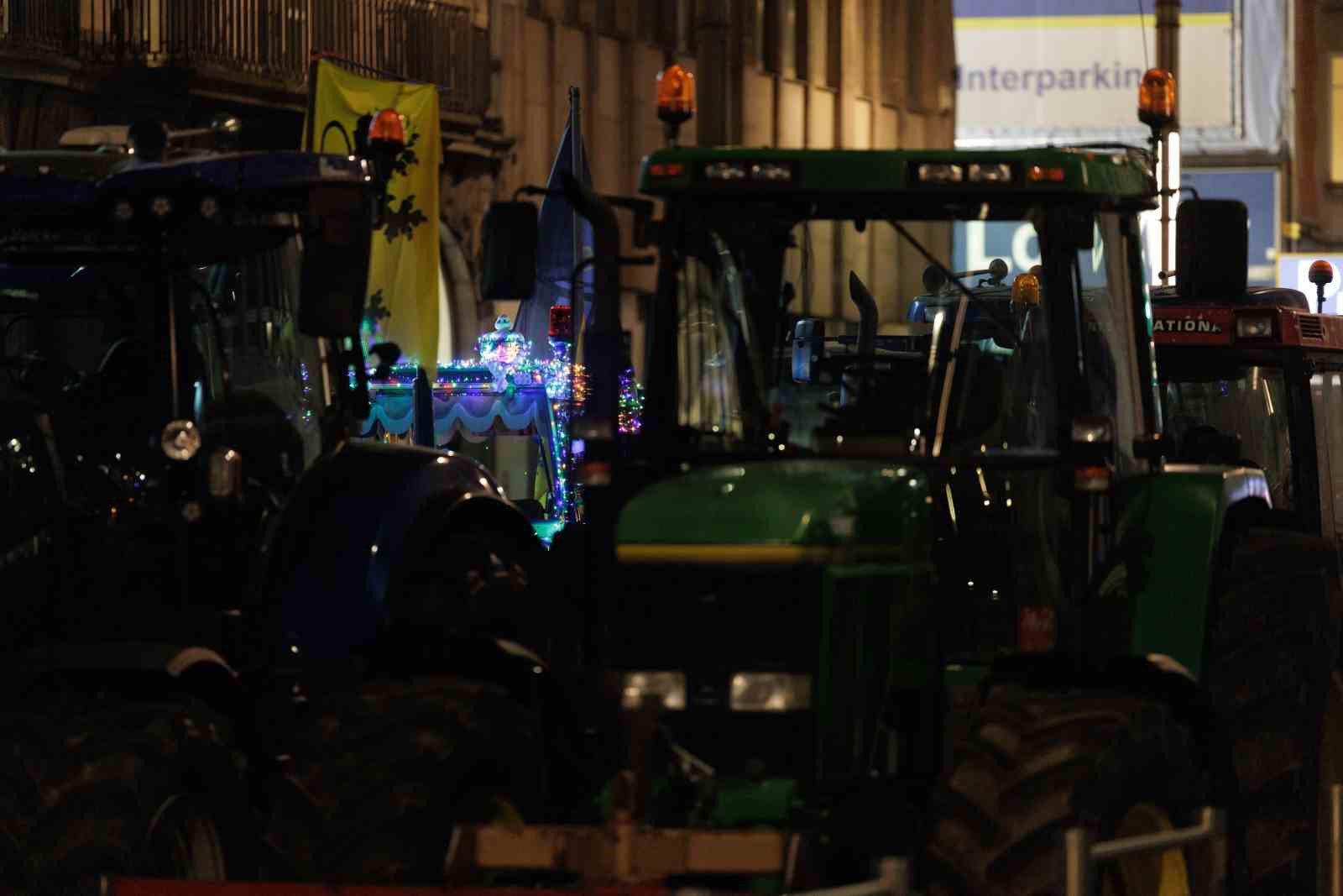 avrupali ciftcilerden ab zirvesinin yapildigi brukselde traktorlu protesto 0 8IC3jkhF