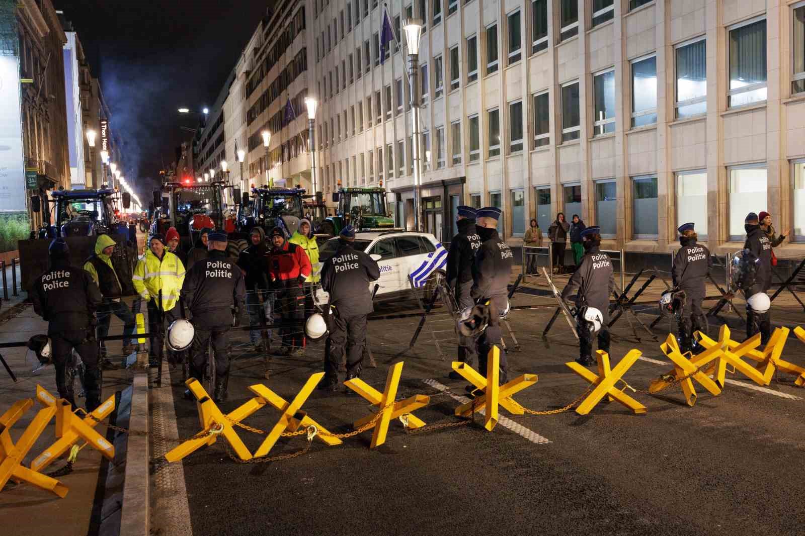 avrupali ciftcilerden ab zirvesinin yapildigi brukselde traktorlu protesto 5 C2AzGqdv