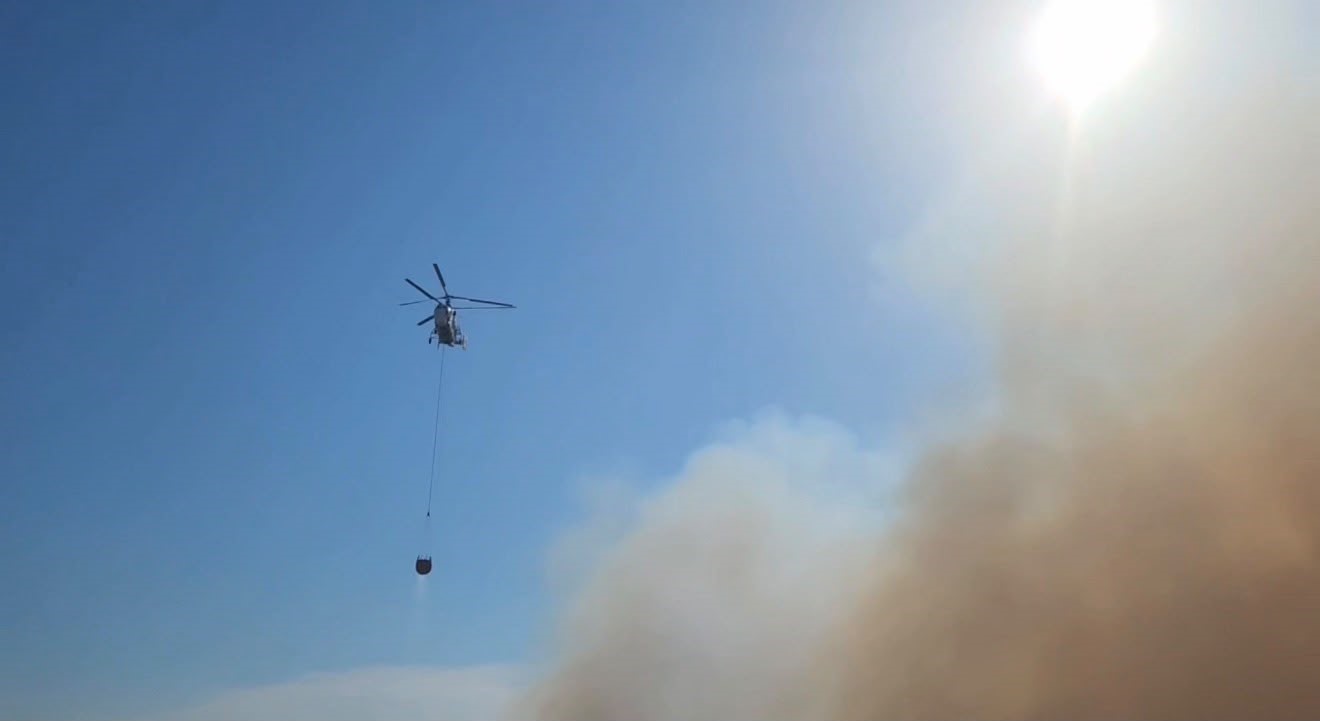avsa adasinda yangin ekipler havadan ve karadan mudahale ediyor 2 eguXNIAz