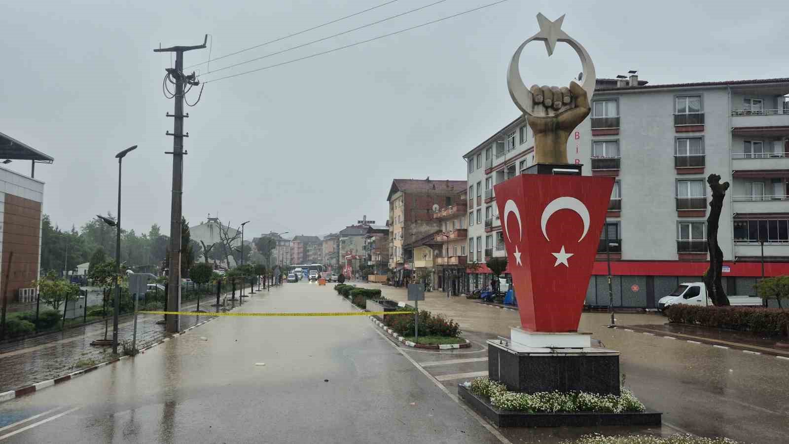 avu deresi tasti ev ve is yerlerini su basti 0 J2VnM2mZ