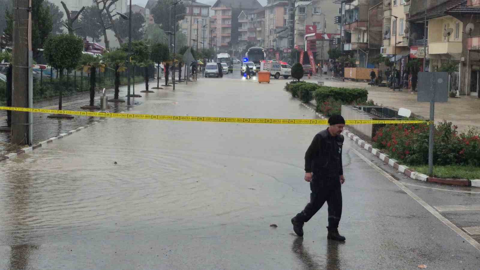 avu deresi tasti ev ve is yerlerini su basti 1 qpJsky3e
