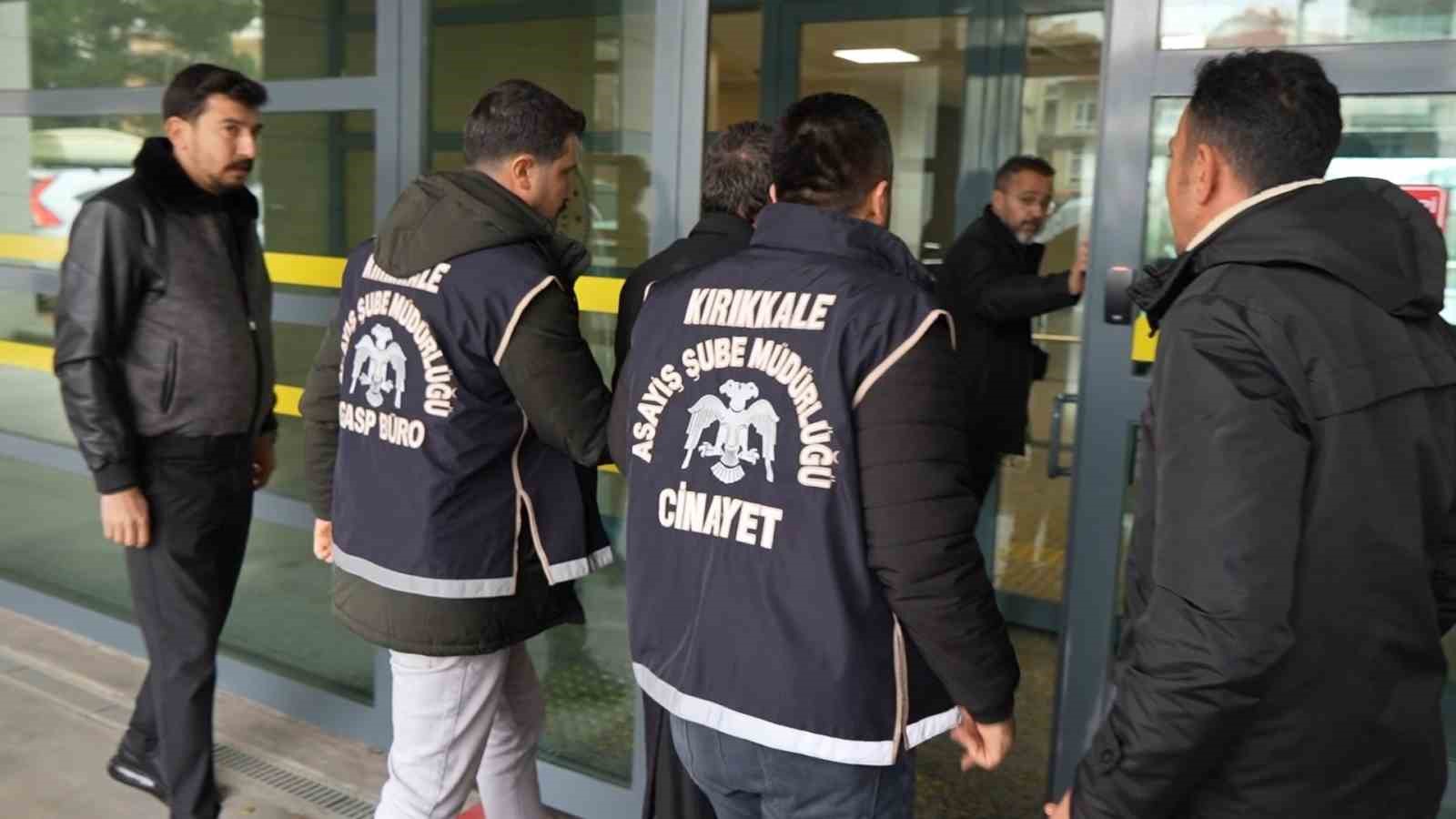 Avukatlık bürosunda bir kadını öldürüp gelinini ağır yaralayan kayınpeder tutuklandı 5 avukatlik burosunda bir kadini oldurup gelinini agir yaralayan kayinpeder tutuklandi 1 wWj1CXOy