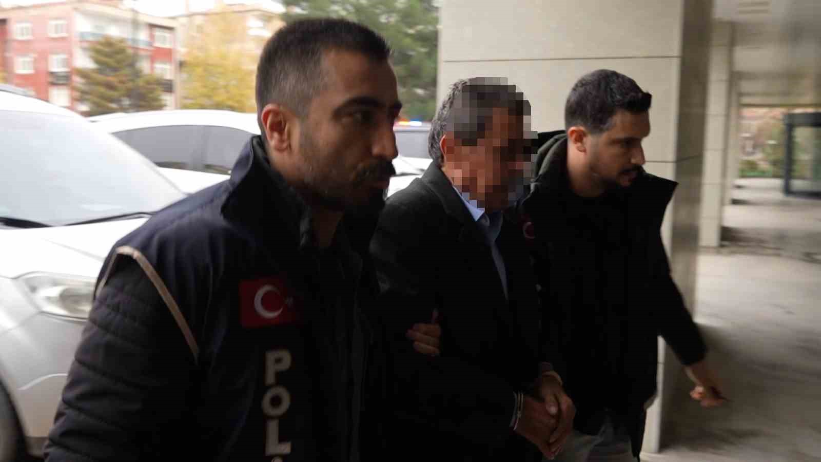 avukatlik burosunda kadini olduren gelinini de agir yaralayan zanli adliyede 0 QnrE3bnD
