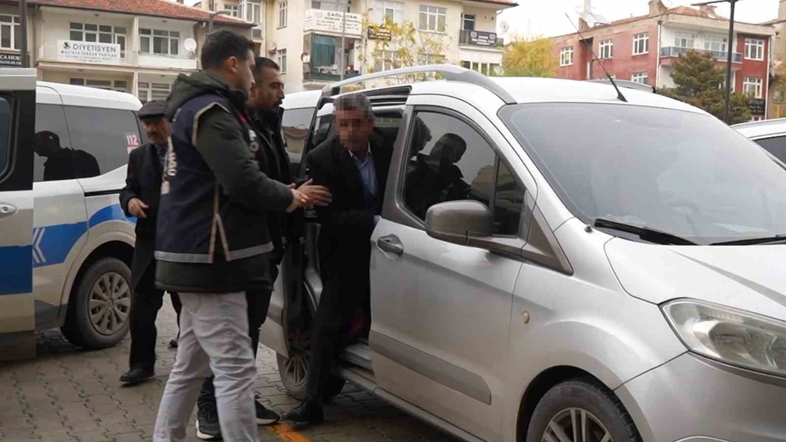 avukatlik burosunda kadini olduren gelinini de agir yaralayan zanli adliyede 2 FFLlaDQO