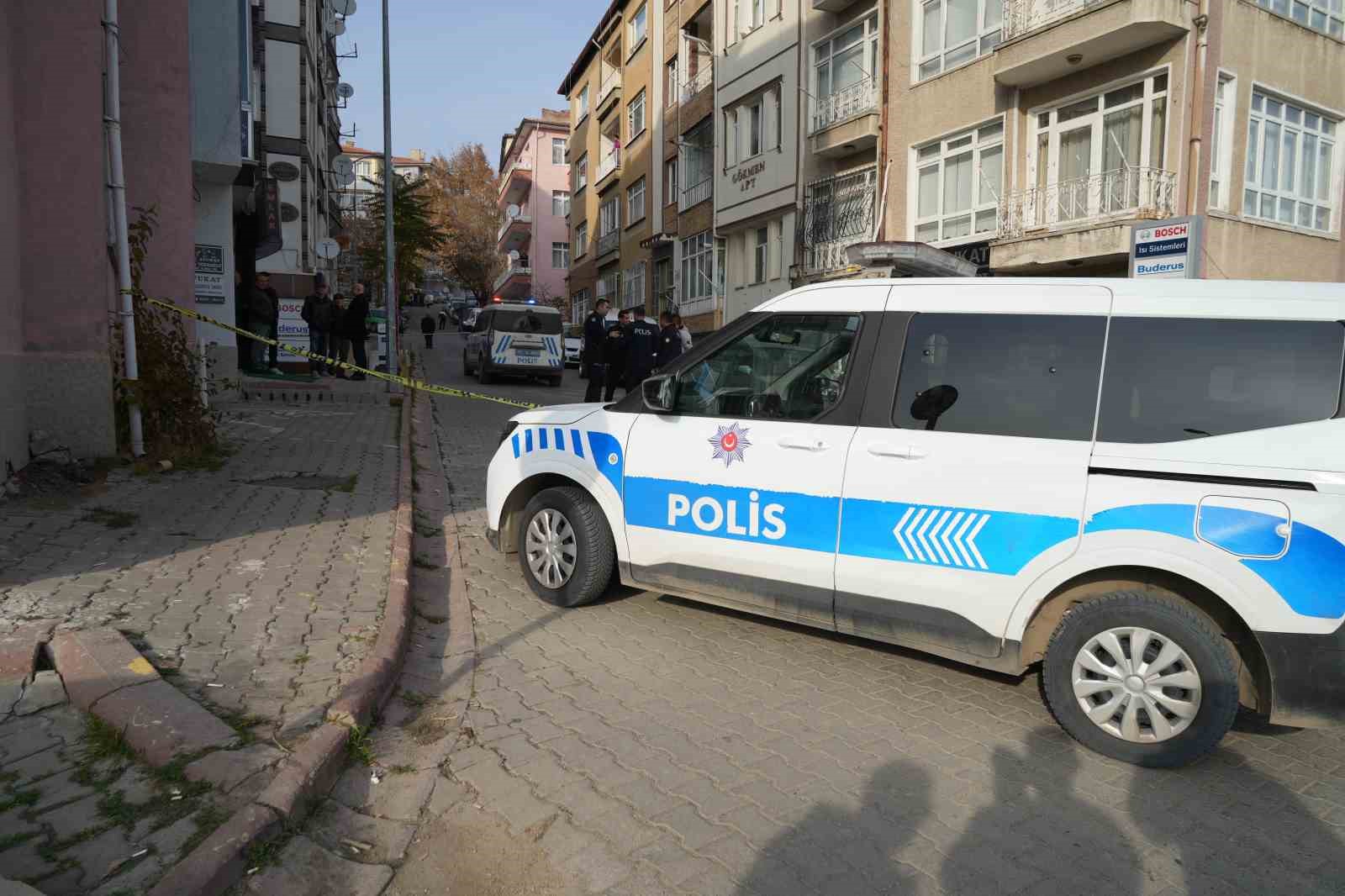 avukatlik burosunda kayinpeder dehseti gelinin kiz kardesini oldurdu gelinini agir yaraladi 6 NFKTu1bY