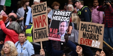 avustralya-polisinden-namaz-kilan-filistin-yanlisi-protestoculara-sert-mudahale-8uBay77y.jpg