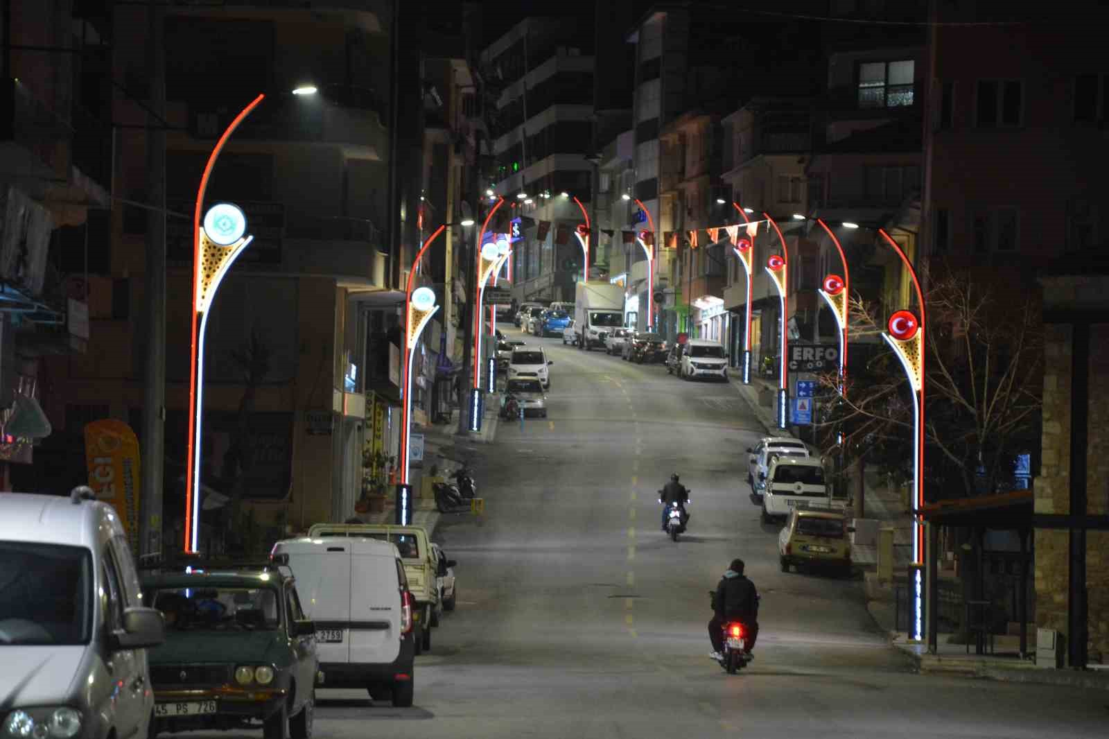 ay yildizli isiklar demirciyi aydinlatti 2 LM3hincv