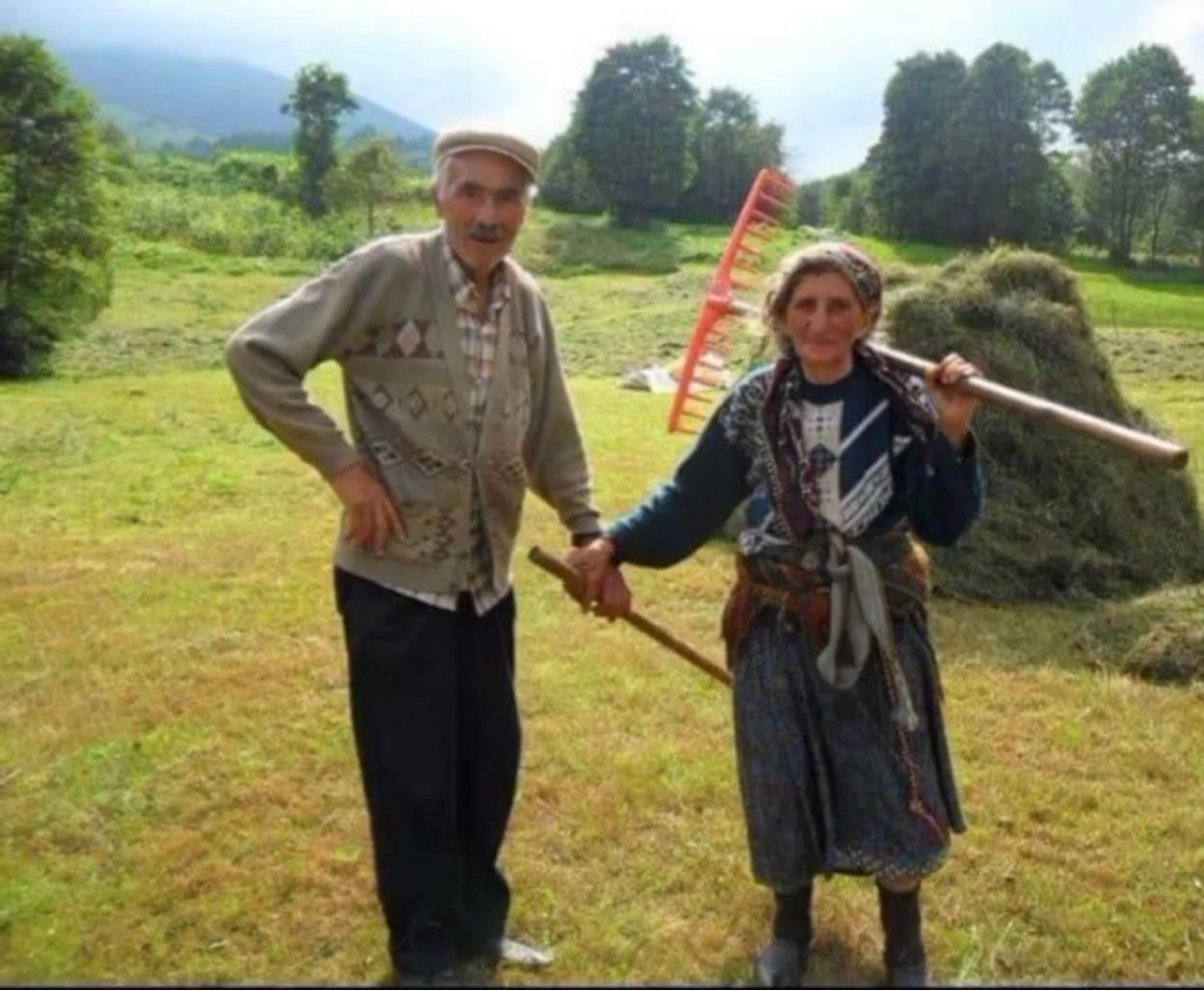 Ayağında kara lastik, elinde baston: Eşi ve oğlunun mezarından ayrılmıyor 9 ayaginda kara lastik elinde baston esi ve oglunun mezarindan ayrilmiyor 5 b7KWc1Xg