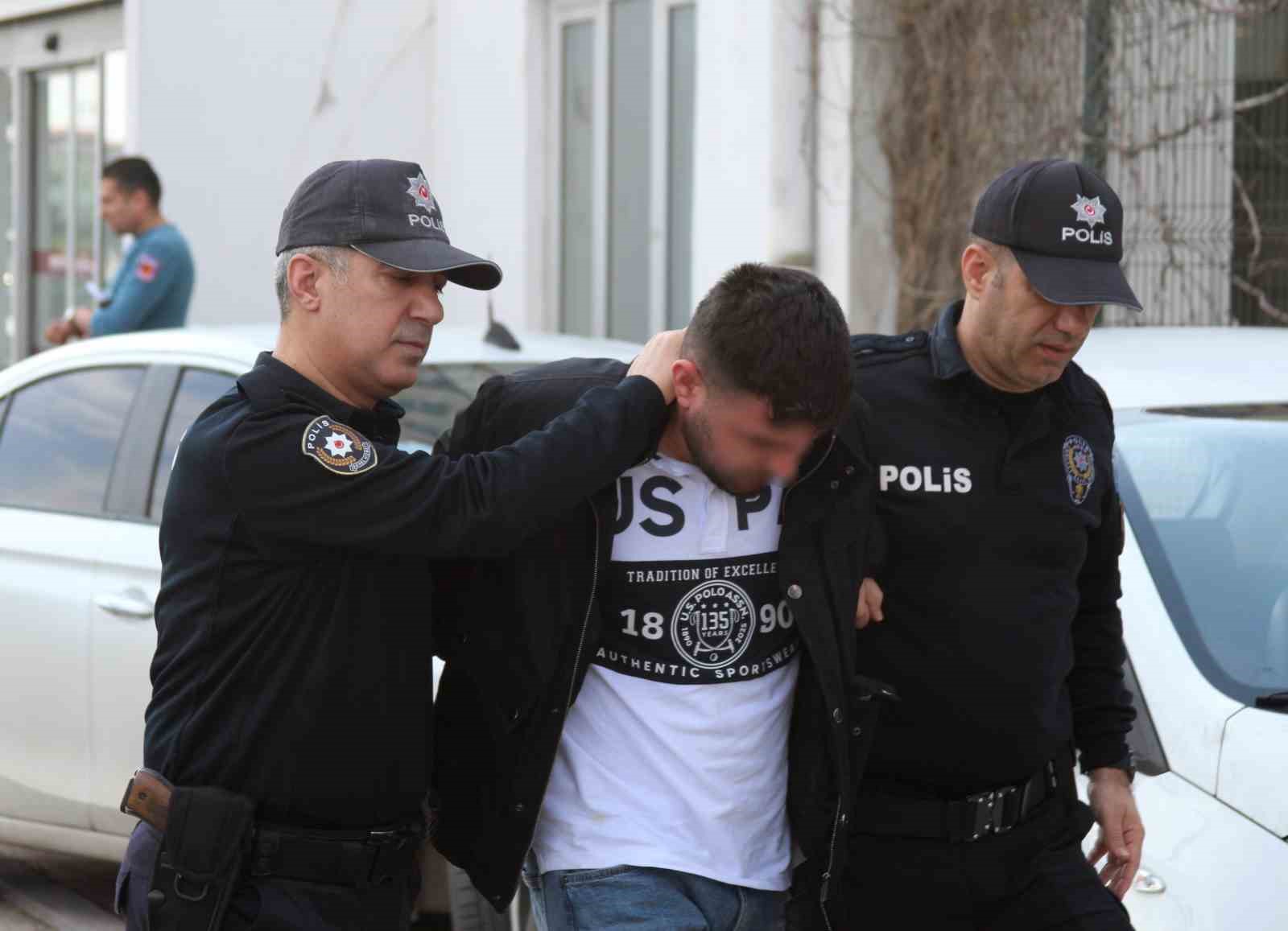 ayagiyla arac surdu ev hapsi ve her turlu motorlu arac kullanmama cezasi aldi 1