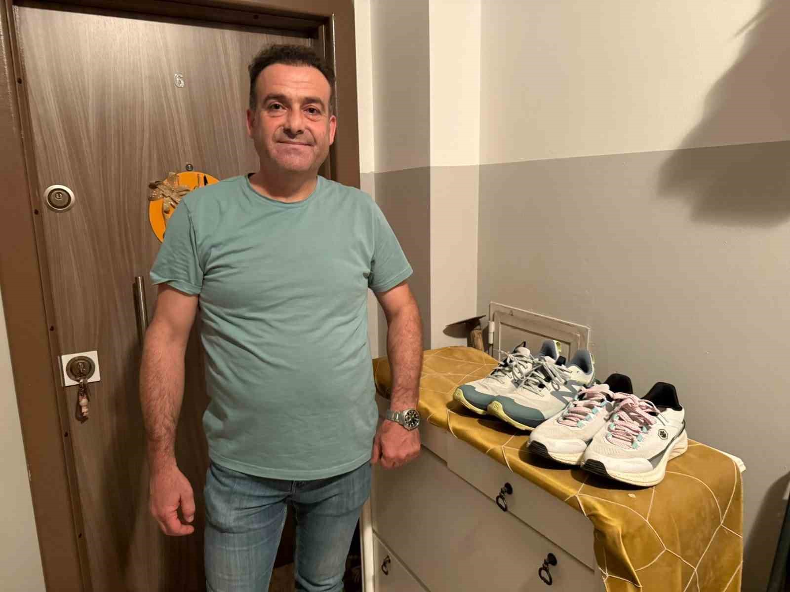 Ayakkabı dükkanından seçer gibi seçti: Apartmandaki seçici hırsız kameraya yansıdı 6 ayakkabi dukkanindan secer gibi secti apartmandaki secici hirsiz kameraya yansidi 2 4FmvE1Mv