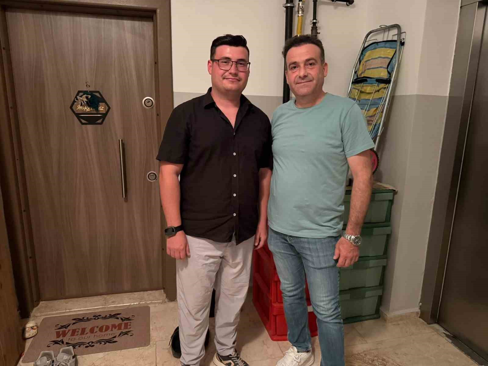 Ayakkabı dükkanından seçer gibi seçti: Apartmandaki seçici hırsız kameraya yansıdı 7 ayakkabi dukkanindan secer gibi secti apartmandaki secici hirsiz kameraya yansidi 3 1snrdYMH