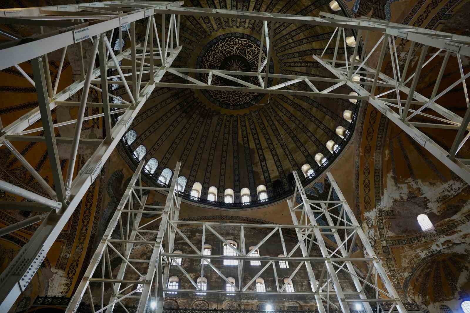 ayasofya bilim kurulu uyesi prof dr ahmet gulec ustunde bulundugumuz platform bu vincleri tasiyacak 8GGankUr