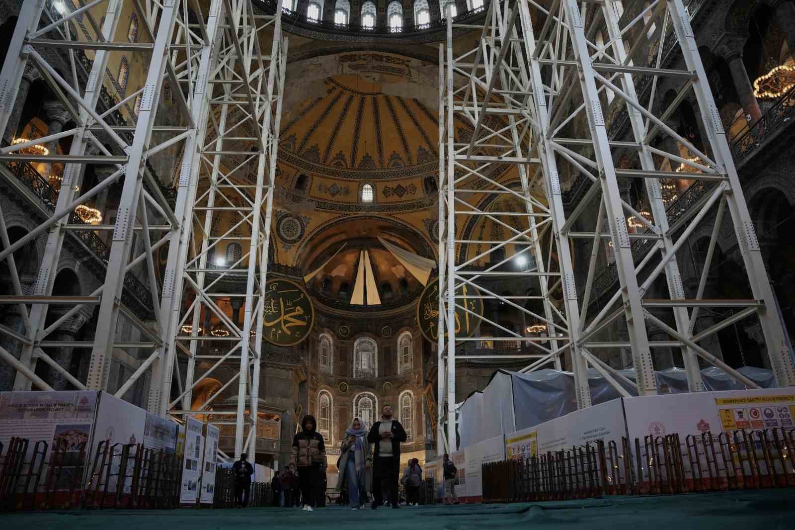 ayasofya bilim kurulu uyesi prof dr ahmet gulec ustunde bulundugumuz platform bu vincleri tasiyacak UXHfmyUc