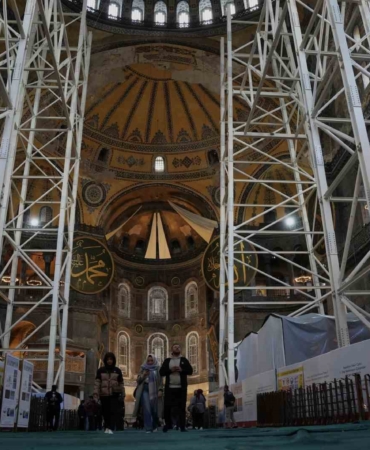 ayasofya-bilim-kurulu-uyesi-prof-dr-ahmet-gulec-ustunde-bulundugumuz-platform-bu-vincleri-tasiyacak-cx8Ckzeg.jpg