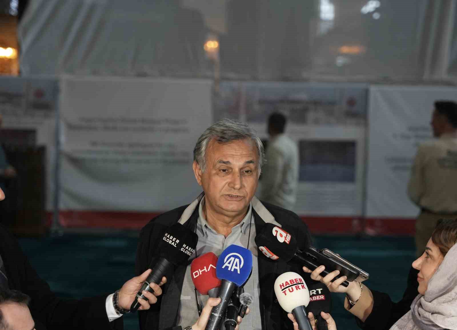 ayasofya bilim kurulu uyesi prof dr ahmet gulec ustunde bulundugumuz platform bu vincleri tasiyacak j4J5juzk