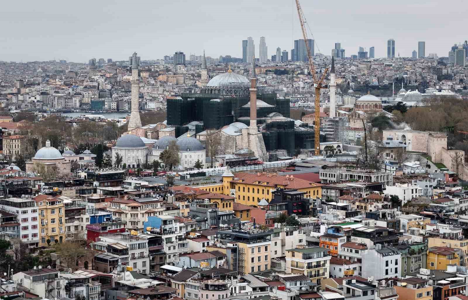 ayasofyada dev restorasyonda kritik asama kubbe kapatiliyor 1 l23irJE3