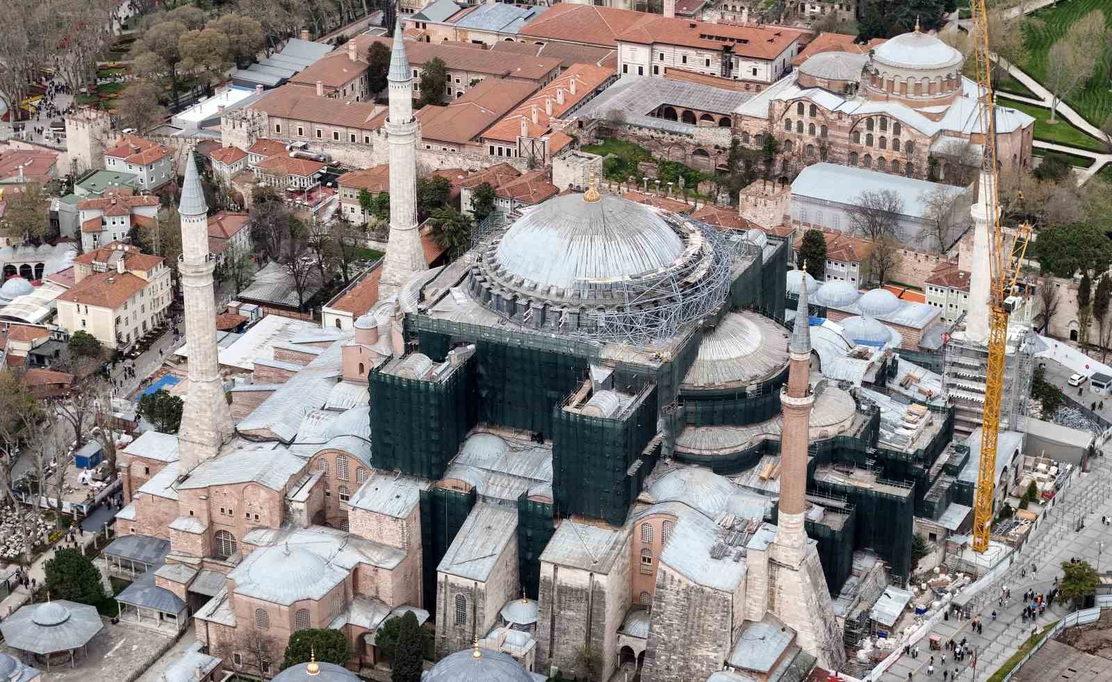 ayasofyada dev restorasyonda kritik asama kubbe kapatiliyor 2