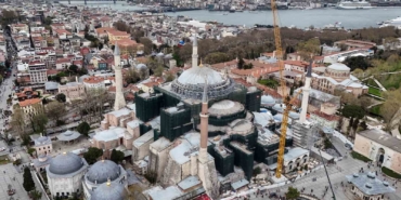 ayasofyada-dev-restorasyonda-kritik-asama-kubbe-kapatiliyor-fwytrTgW.jpg