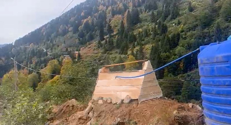 Ayder Yaylası’nda mezar görünümlü su deposu görenleri şaşırtıyor 5 ayder yaylasinda mezar gorunumlu su deposu gorenleri sasirtiyor 1 C2c5yVDR
