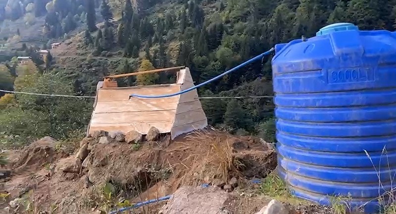 Ayder Yaylası’nda mezar görünümlü su deposu görenleri şaşırtıyor 6 ayder yaylasinda mezar gorunumlu su deposu gorenleri sasirtiyor 2 ikrVHq4V