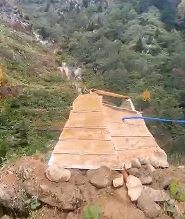 ayder-yaylasinda-mezar-gorunumlu-su-deposu-gorenleri-sasirtiyor-qgtOWj2a.jpg