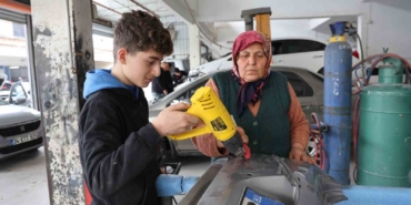 aydin-sanayisinin-kadin-ustasi-on-parmaginda-on-marifet-zLQ6l9uS.jpg