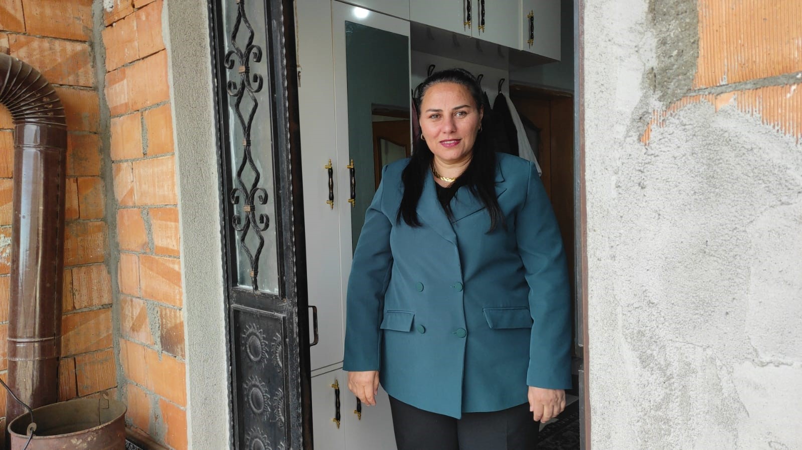 aydincik ilcesinin tek kadin muhtari koyunun sorunlarini tek tek cozuyor 0 48CzISsN