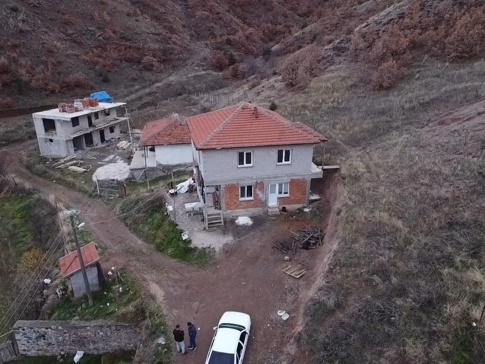 aydincik ilcesinin tek kadin muhtari koyunun sorunlarini tek tek cozuyor 3