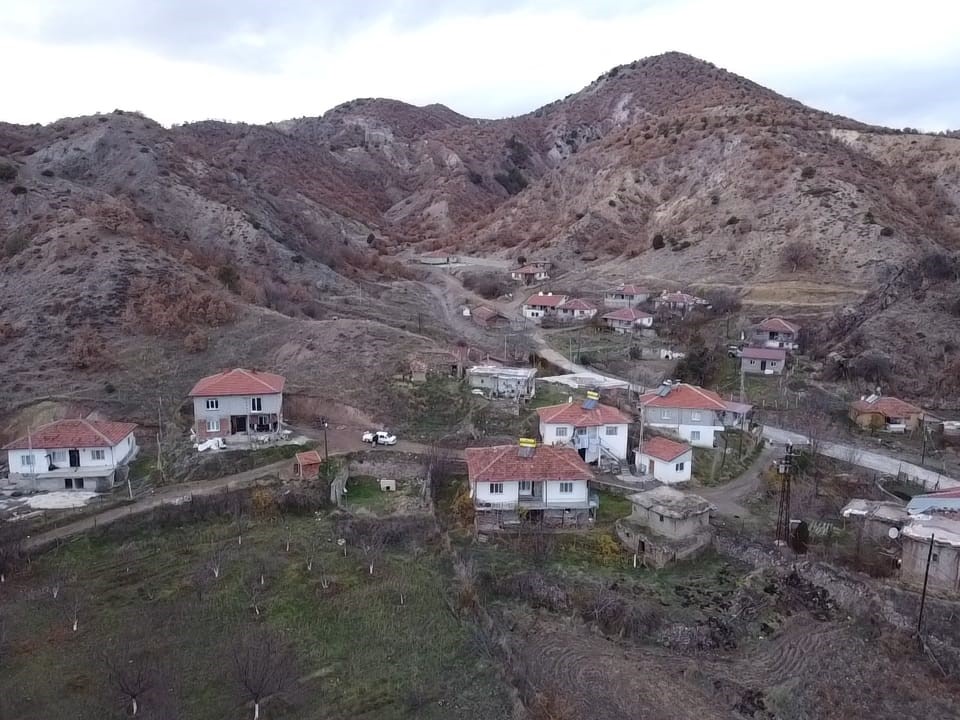 aydincik ilcesinin tek kadin muhtari koyunun sorunlarini tek tek cozuyor 5 YYLFfl7F