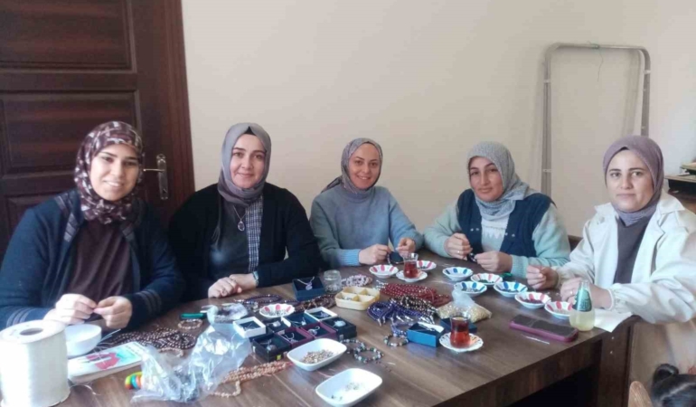 aydincik-takilariyla-hem-ekonomi-canlaniyor-hem-yozgat-tanitiliyor-EQ6bFJ1u.jpg