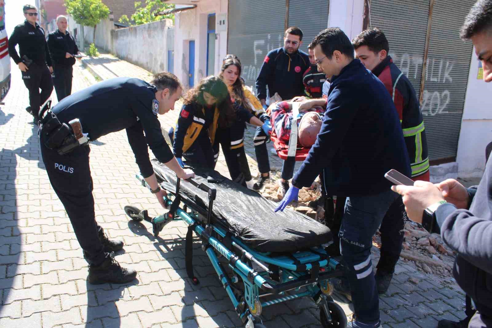 Aydın’da balkon çöktü: 2 yaralı 4 aydinda balkon coktu 2 yarali 0 27aEErEq