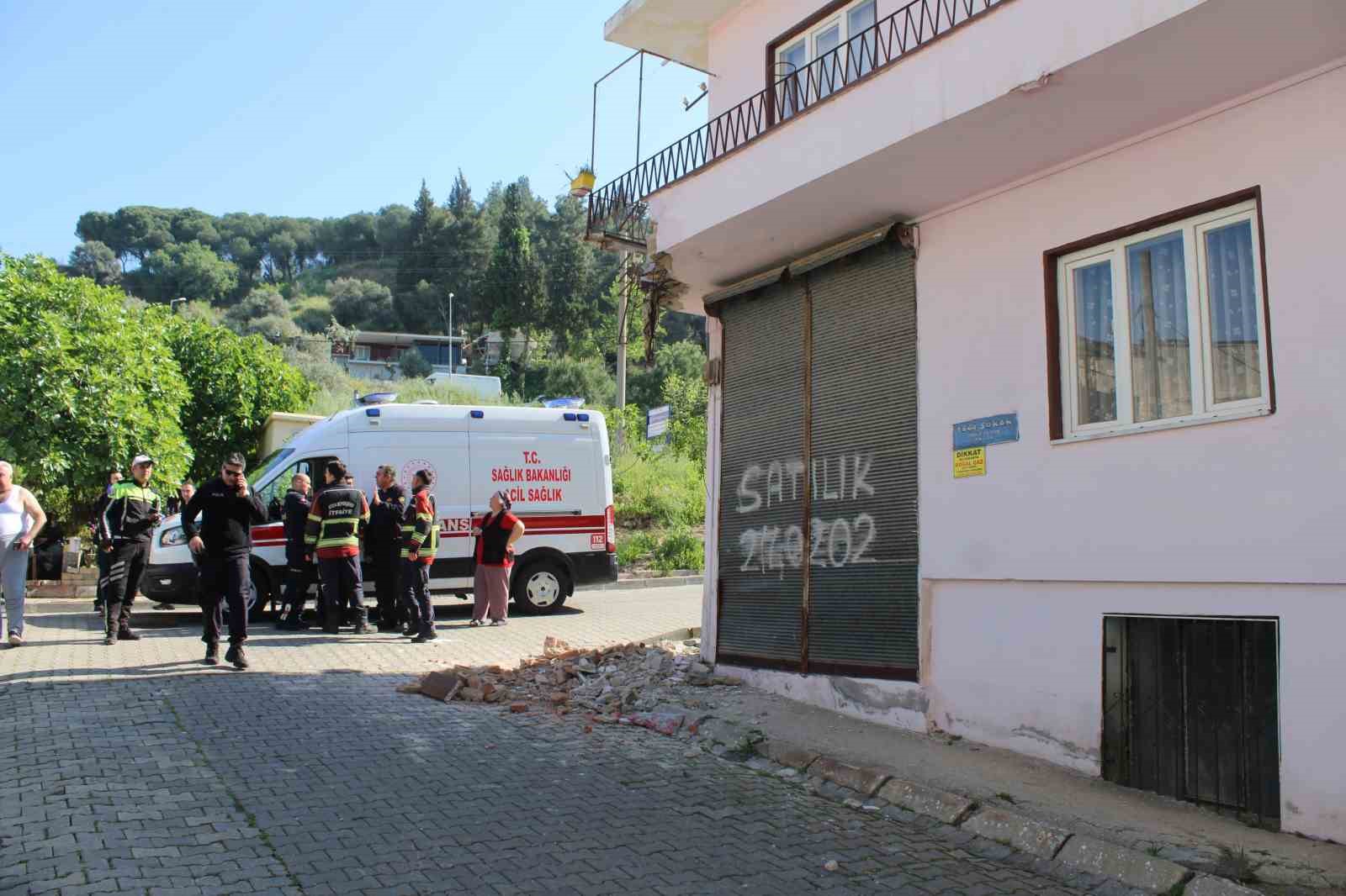 Aydın’da balkon çöktü: 2 yaralı 5 aydinda balkon coktu 2 yarali 1 kFsDOLgW