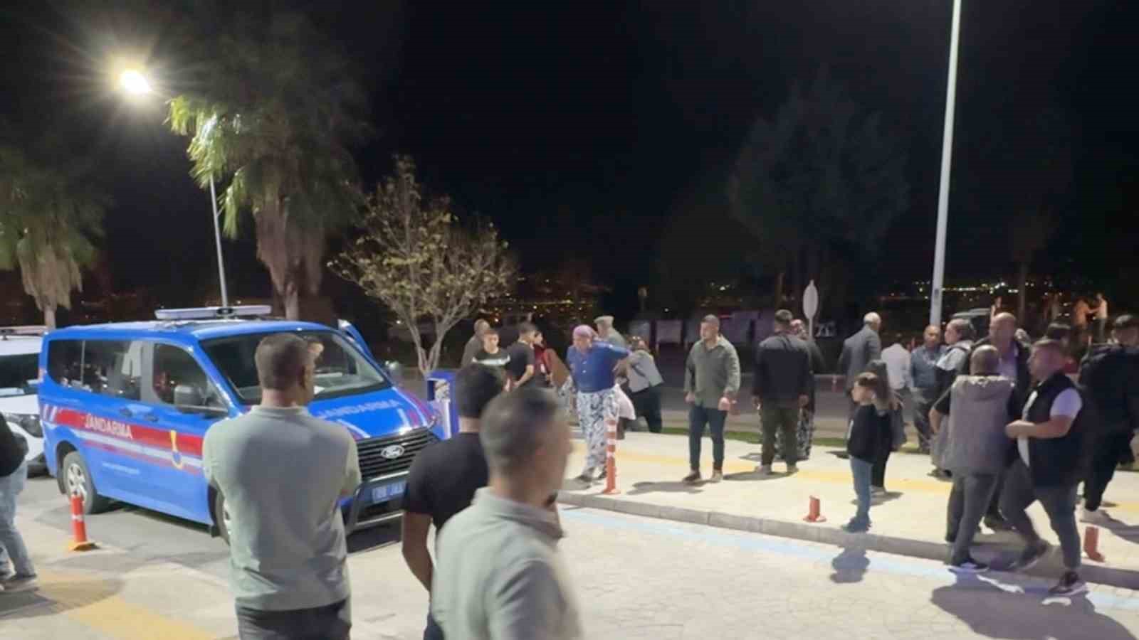 aydinda cocuklar yuzunden aileler arasinda bicakli kavga 2 yarali 0 6rXlqRgE