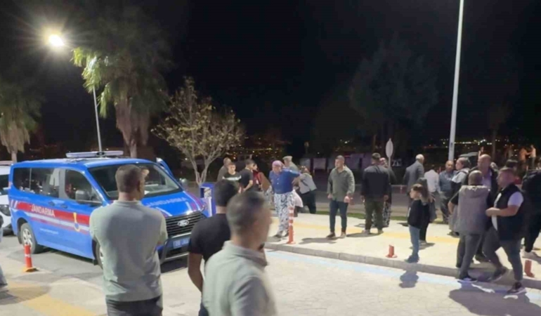 aydinda-cocuklar-yuzunden-aileler-arasinda-bicakli-kavga-2-yarali-PfmNX2JQ.jpg