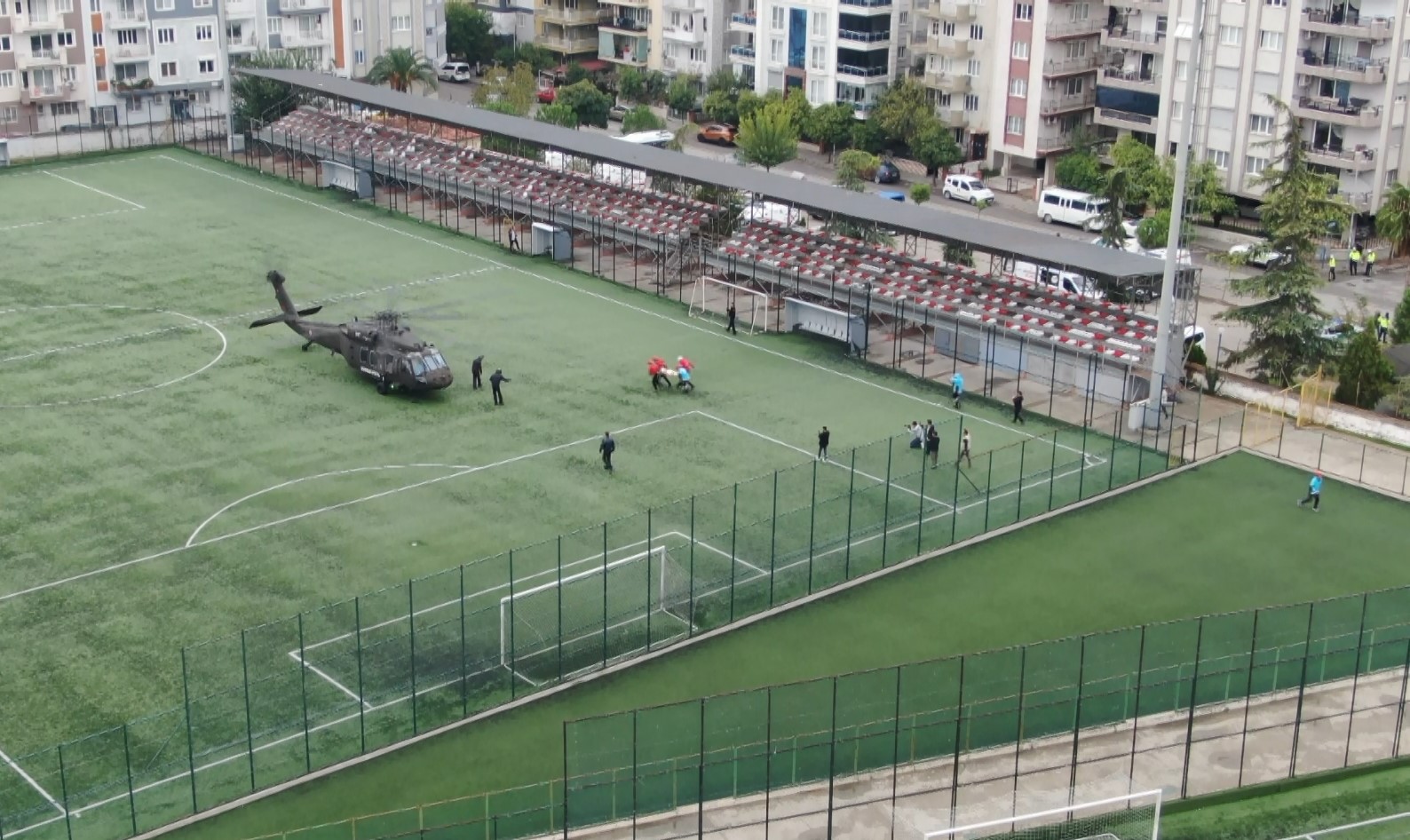 Aydın’da helikopterli kurtarma tatbikatı gerçeğini aratmadı: Tribün çökmesi senaryosunda zamanla yarıştılar 4 aydinda helikopterli kurtarma tatbikati gercegini aratmadi tribun cokmesi senaryosunda zamanla yaristilar 0 iL7OyndI