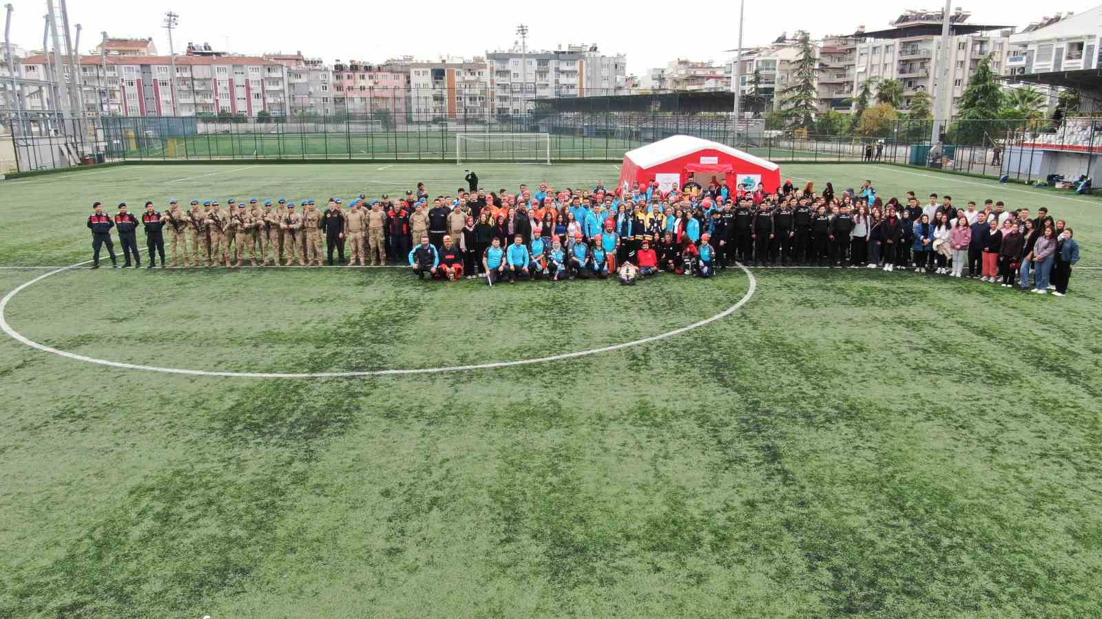 Aydın’da helikopterli kurtarma tatbikatı gerçeğini aratmadı: Tribün çökmesi senaryosunda zamanla yarıştılar 16 aydinda helikopterli kurtarma tatbikati gercegini aratmadi tribun cokmesi senaryosunda zamanla yaristilar 12 vkO6c8dk
