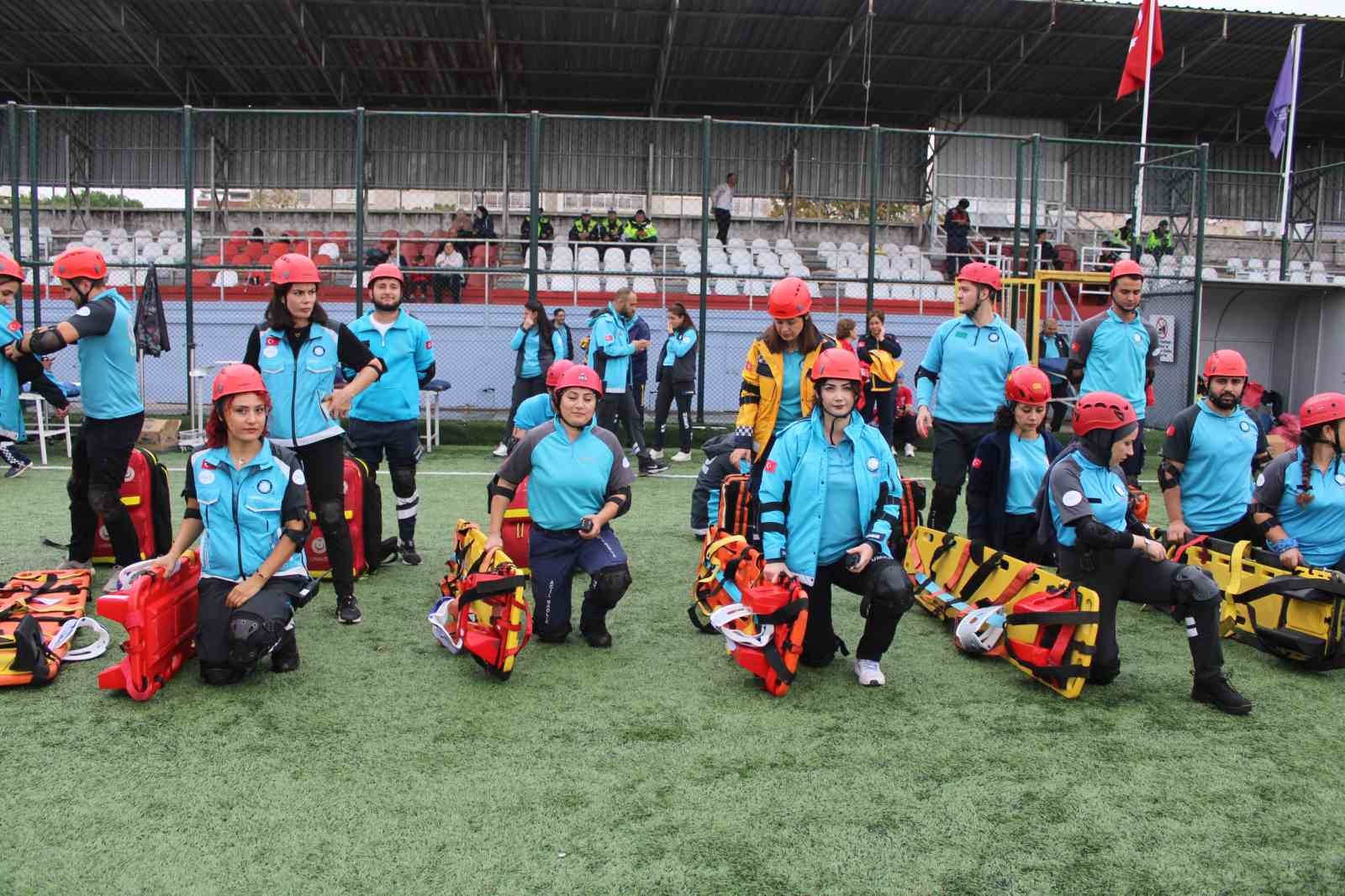 Aydın’da helikopterli kurtarma tatbikatı gerçeğini aratmadı: Tribün çökmesi senaryosunda zamanla yarıştılar 6 aydinda helikopterli kurtarma tatbikati gercegini aratmadi tribun cokmesi senaryosunda zamanla yaristilar 2 83f72WzL