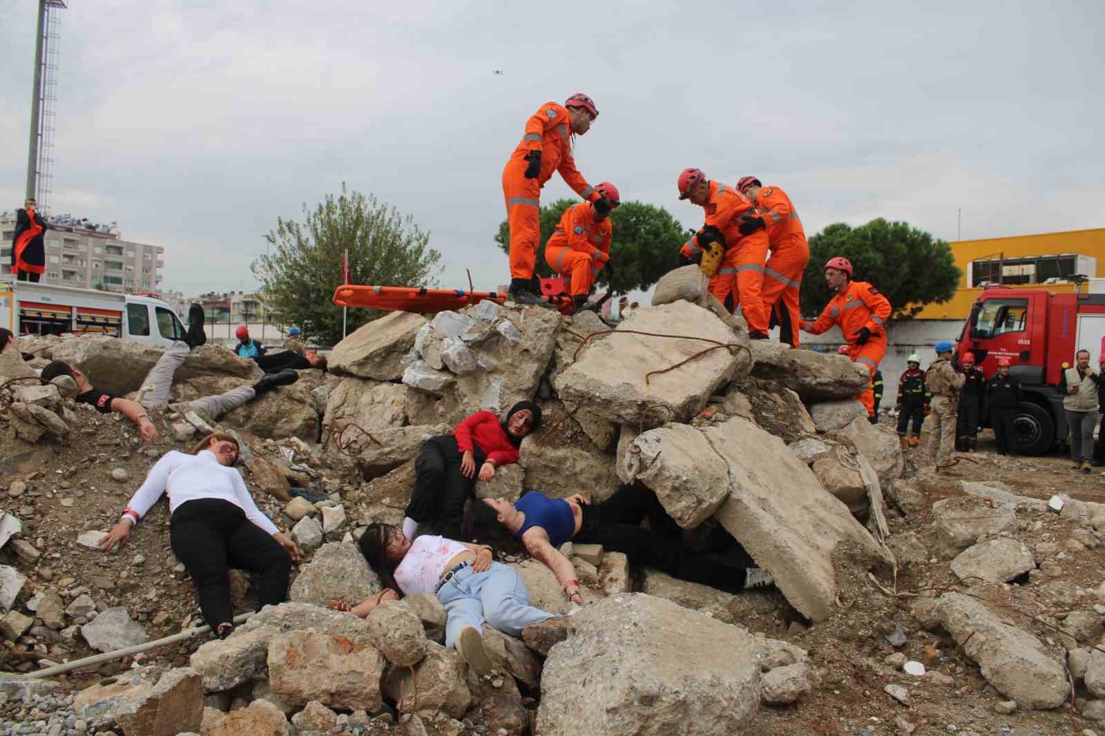 Aydın’da helikopterli kurtarma tatbikatı gerçeğini aratmadı: Tribün çökmesi senaryosunda zamanla yarıştılar 10 aydinda helikopterli kurtarma tatbikati gercegini aratmadi tribun cokmesi senaryosunda zamanla yaristilar 6 juqvVRsO