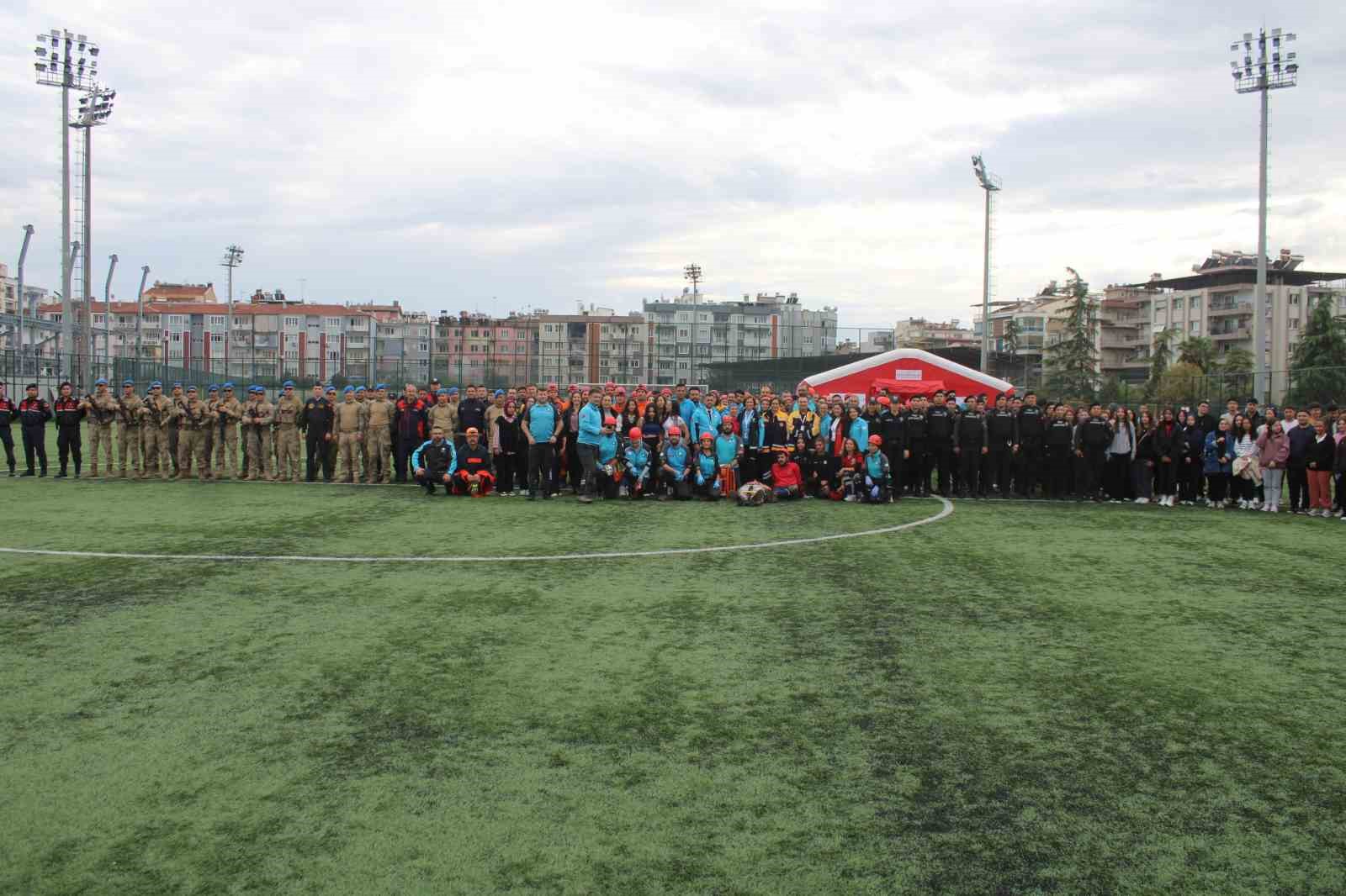 Aydın’da helikopterli kurtarma tatbikatı gerçeğini aratmadı: Tribün çökmesi senaryosunda zamanla yarıştılar 12 aydinda helikopterli kurtarma tatbikati gercegini aratmadi tribun cokmesi senaryosunda zamanla yaristilar 8 QtPcf4V9