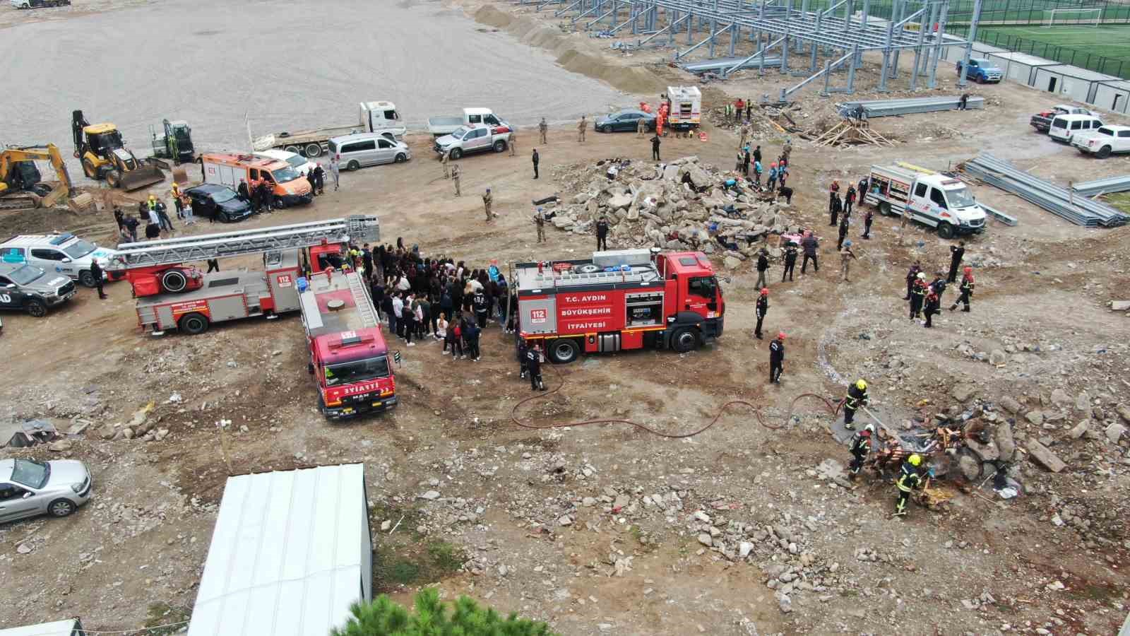 Aydın’da helikopterli kurtarma tatbikatı gerçeğini aratmadı: Tribün çökmesi senaryosunda zamanla yarıştılar 13 aydinda helikopterli kurtarma tatbikati gercegini aratmadi tribun cokmesi senaryosunda zamanla yaristilar 9 DR4D9DrO